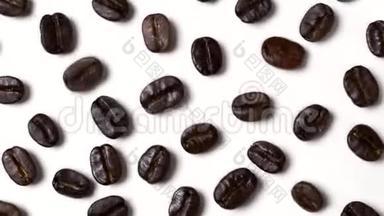 咖啡豆在白色背景下跳舞，清醒的概念